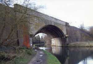 Boxmoor Canal Bridge 2007 - modern (1960's) reconstruction around original form. As seen from either side (above and below)