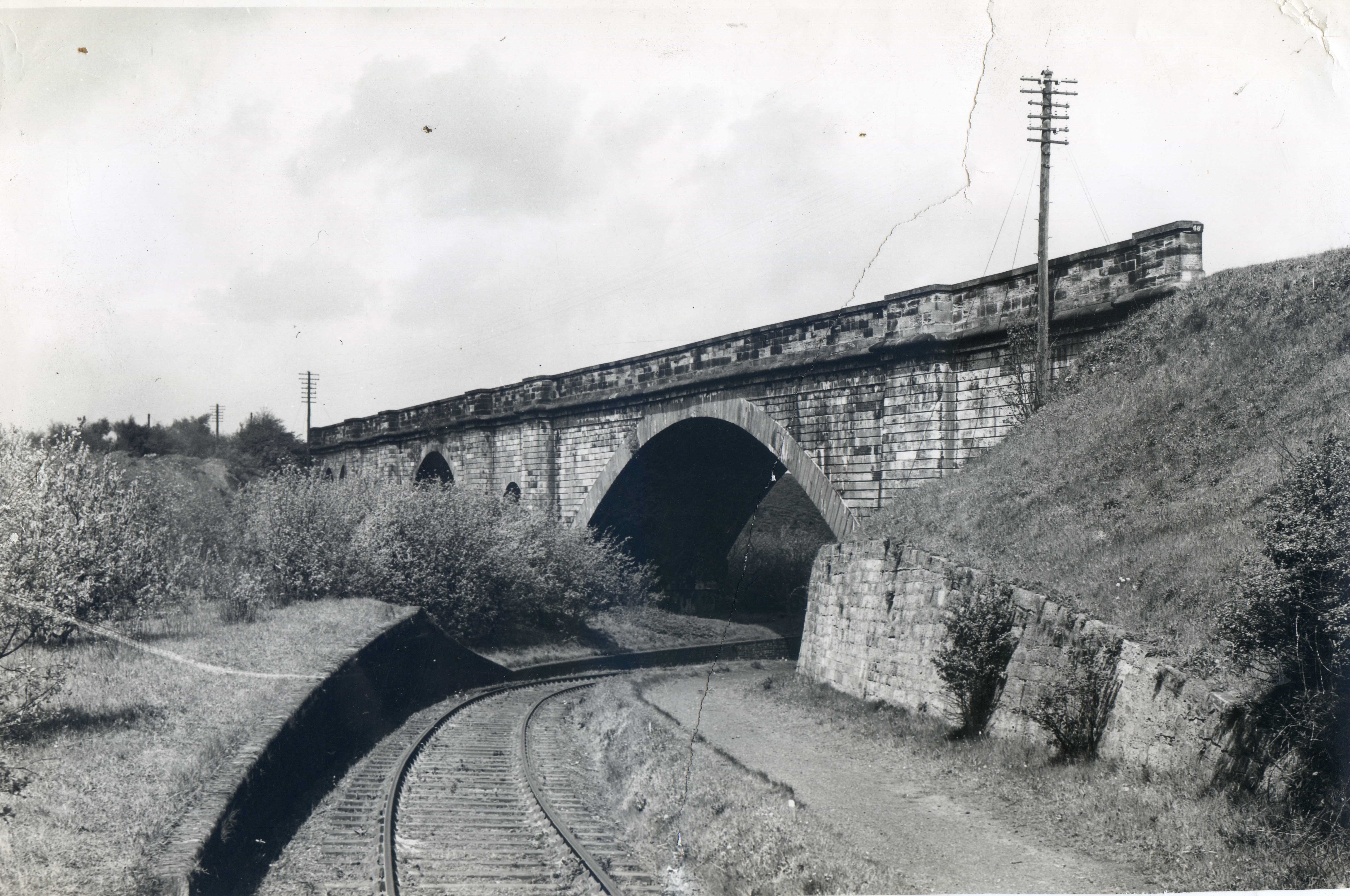 Camelot Viaduct, Falkirk. I think the line in the foreground was to the nearby Chemical Works and passed on from their as a mineral line. Undated image